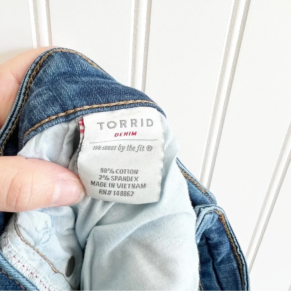 Torrid Size 14 Distressed Denim Jeans Cut 202087